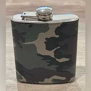 7oz Stainless Steel Camouflage Flask, never been used
